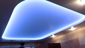 Натяжной потолок с подсветкой