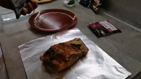 Как сделать шедевр из куска сала в духовке?!) #video #саловдуховке #сало