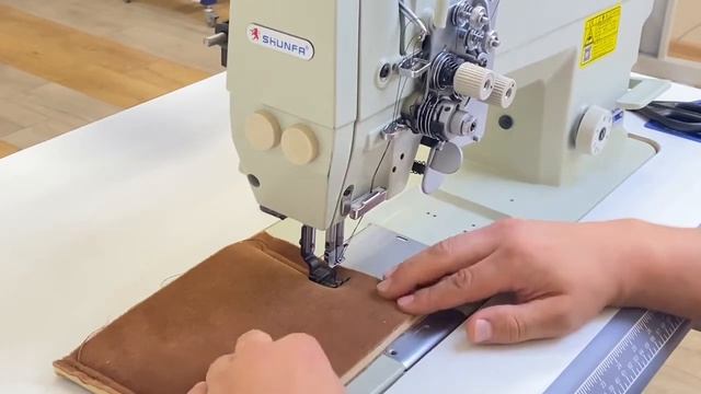 Высокоскоростная двухигольная швейная машина SHUNFA SF875-5D смотреть онлайн