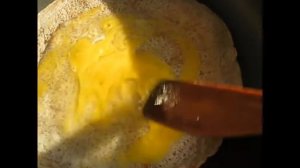 Блины из  цельнозерновой  муки  с  начинкой..