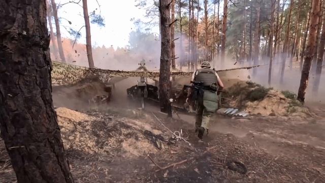 Бои на Херсонском направлении: артиллеристы уничтожают врага на правом берегу Днепра смотреть онлайн