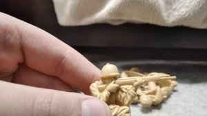 Игрушечные солдатики песочного цвета