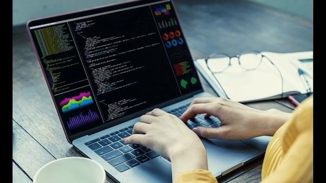 Профессия программист: кто это, обязанности и как им стать в 2023 году