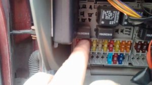 Отказали стеклоподъемники? Меняй предохранитель