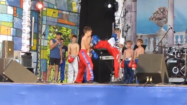 Выступление кикбоксеров на пл.Ленина - Саки - Крым - 2018 смотреть онлайн