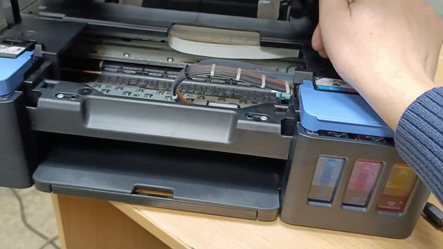 Canon G3400 белый лист, не печатает. всё потому что не идут чернила. смотреть онлайн