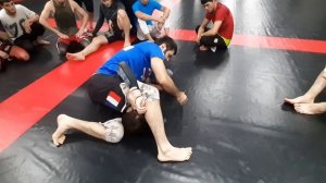 обязательно бро кто занимается мма или грепплингом, обучение как контролировать соперника в партере