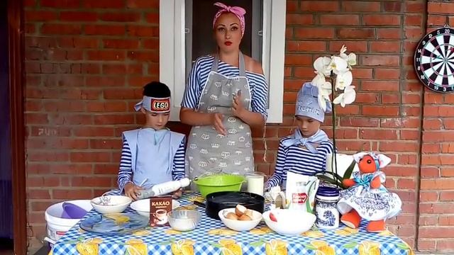 Шоколадный кекс "Зебра". Готовим с близнецами;) смотреть онлайн