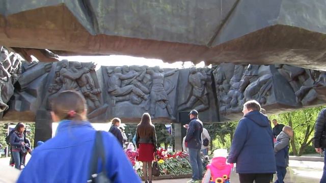 Бульвар героев в Новокузнецке. Вечный огонь. 9.05.2017 г. смотреть онлайн