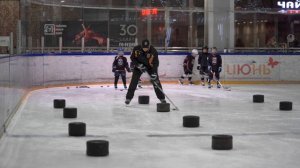 Ведение шайбы с обманным движением. Школа детского и юношеского #хоккея Hockey Way.