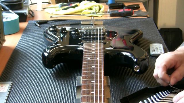 Modern Player Fender Stratocaster (made in China) in for a re-fret [Part 01]... смотреть онлайн