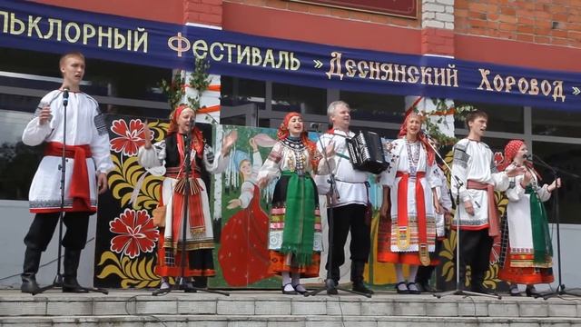 Выступление на фольклорном фестивале "Деснянский хоровод" (Лазоревый цвет, выпускники) смотреть онлайн