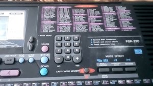 Синтезатор Yamaha PSR-220