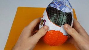 Что внутри Огромного Киндер Сюрприза ? / Обзор Новогодних Kinder Сюрпризов