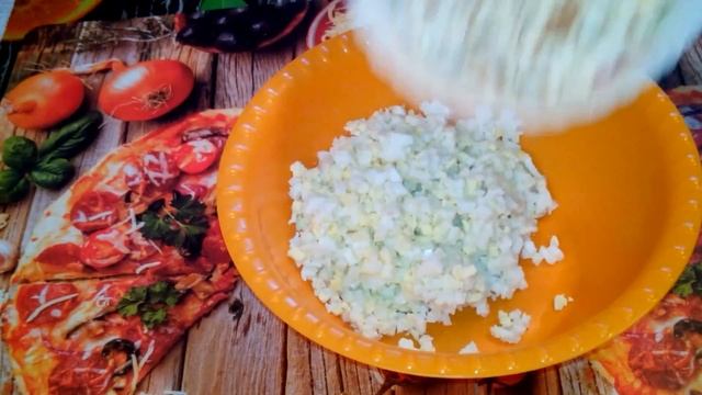 САЛАТ с колбасным сыром/ SALAD with sausage cheese смотреть онлайн