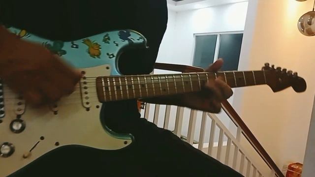 Squier JV Stratocaster Japan 1982 VS Fender Stratocaster Japan 2013 смотреть онлайн