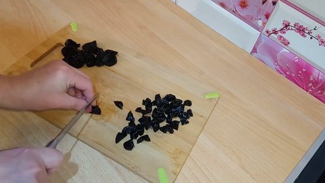 Курица с томатом и черносливом в горшочке. Душевно и очень вкусно. смотреть онлайн