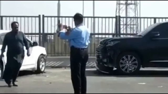 Lx570 and premio Accident in islamabad || lexus & premio crash ||what is going on in peshawar смотреть онлайн