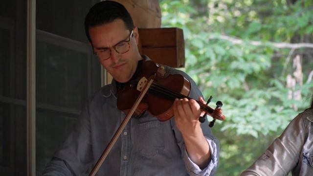 Celia Woodsmith and Jason Anick -  "Angel From Montgomery" (John Prine) смотреть онлайн