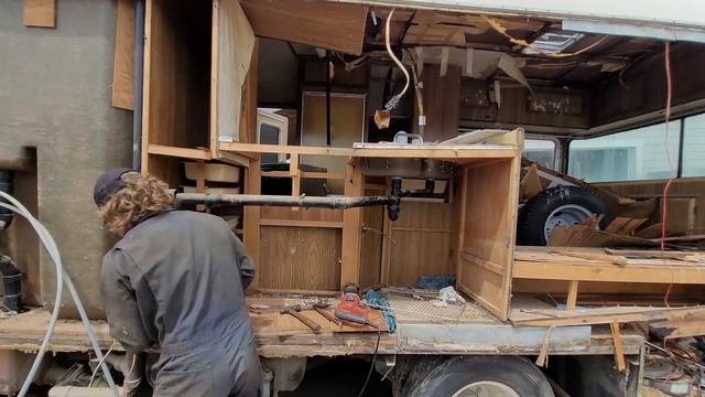 1972 Chinook RV EP5 - Complete Structure Teardown смотреть онлайн