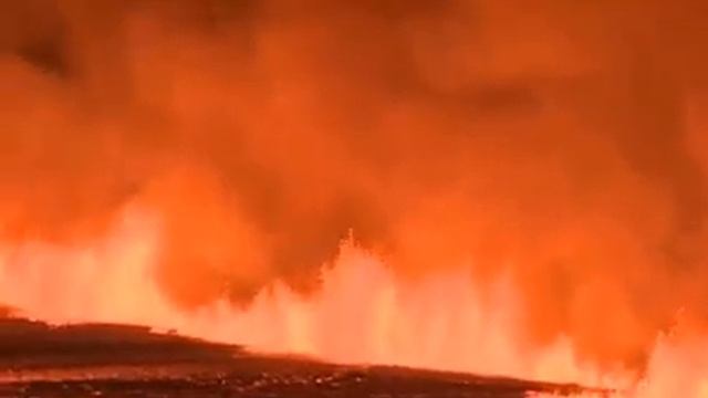 В четверг утром на полуострове Рейкьянес в Исландии началось новое вулканическое извержение.