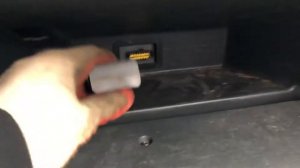 Где находится диагностический разъём OBD2 Renault Logan