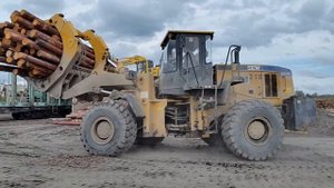 Фронтальный погрузчик SEM 660B лесозахват