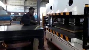 Машина для тиснения металлических дверей 2500T