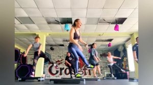 Энергичная, но простая связка для степ-аэробики