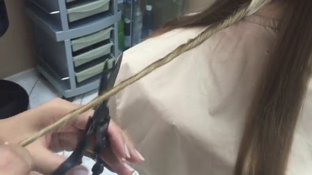 Стрижка горячими ножницами в салоне красоты Линия Вита