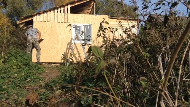 ОСЕНЬ В ДЕРЕВНЕ // УСТАНОВКА ОКНА НА ПЕНУ ✔️ смотреть онлайн