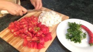 Говяжья печень с овощами тушеная в сковороде . Супер вкусное блюдо на обед ..