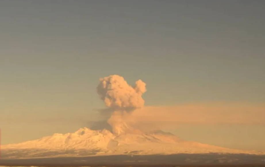 Код красный: на Камчатке произошло мощное извержение вулкана Шивелуч