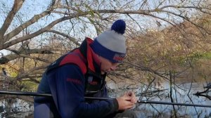 Рыбалка с Юрием Сипцовым.Ловля плотвы на малой реке поздней осенью на штекер.