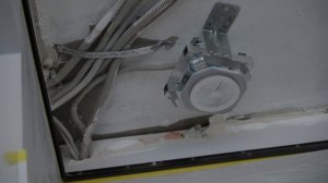 Магнитная вентрешетка доступа за натяжной потолок.