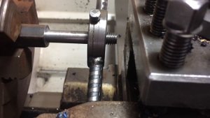 Как нарезать резьбу леркой без перекоса