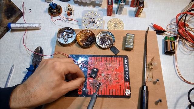 Простая самоделка для прозвонки светодиодов из старой батарейки крона.DIY. Ремонт LED лампочек легко