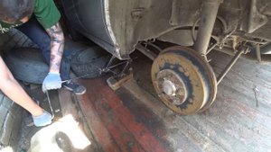 Замена задних пружин на Subaru Impreza, и пошло что-то не так, #Subaru #Impreza замена пружин.