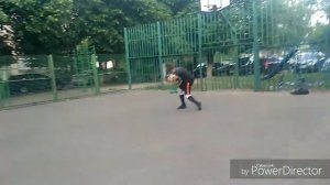 Как ловить мяч летящий низом