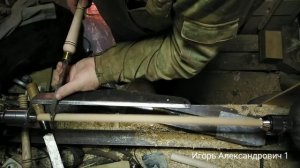Точение тонкой и длинной детали из дерева на токарном станке по дереву