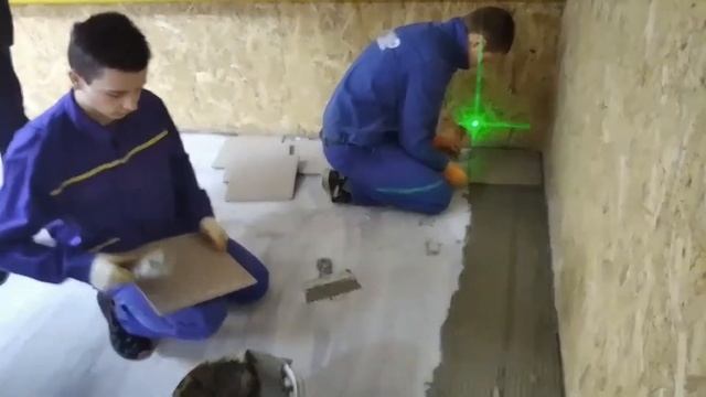 Настилання підлоги керамічною плиткою