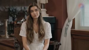 Как живёт Афра Сарачоглу и Сколько Она Зарабатывает