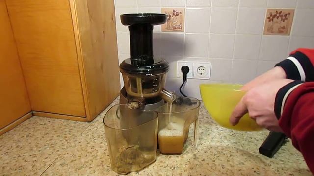 Сок виноградный. Шнековая соковыжималка HUROM. смотреть онлайн