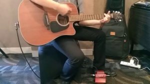 DI box Behringer Ultra GI 100 with Acoustic Guitar