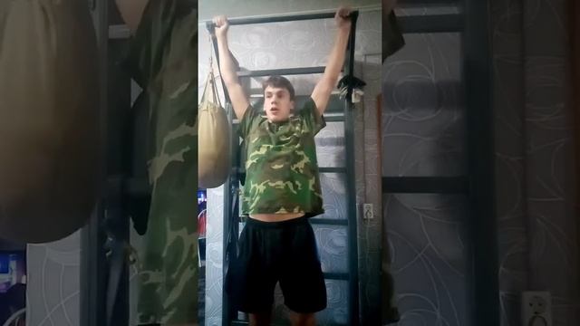 Видео-обучалка подтягивания на одной руке. Извините за качество. смотреть онлайн