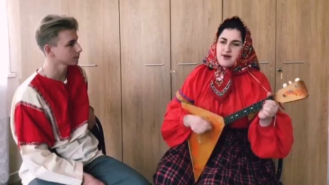 Дуэт фольклорного ансамбля Сказ Владимир Жуков и Алёна Четвергова.