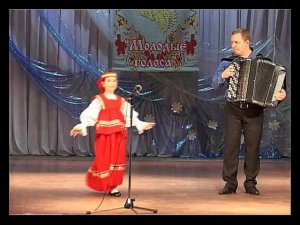 ЛИЗА ПОЁТ