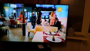 Яндекс станция упоавляет телевизором Samsung.