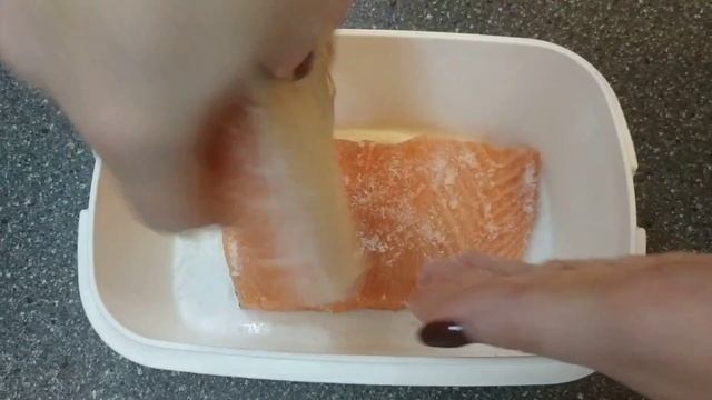 Слабосолёная сёмга без сахара на кето. Как солить семгу. Как солить красную рыбу в домашних условия