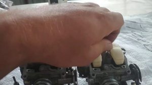 карбюратор 139qmb.про уровень в поплавковой камере!